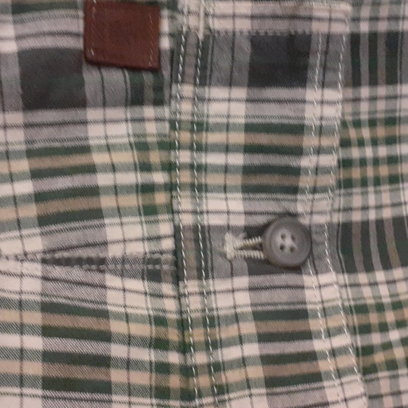 IZOD Men's Plaid  Bermuda - Picture 5 of 6